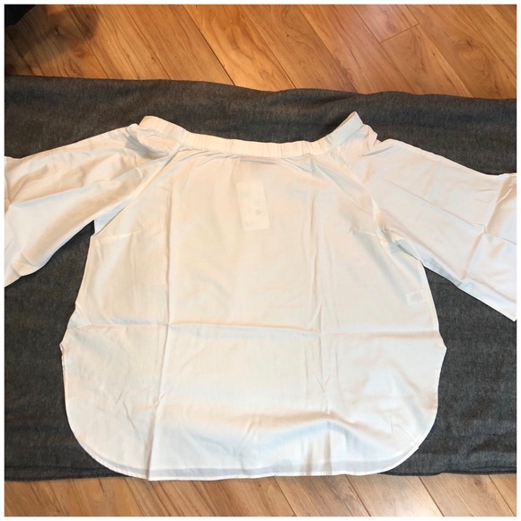 Off The Shoulder Top (FINAL PRICE DROP) - Picture 3 of 3